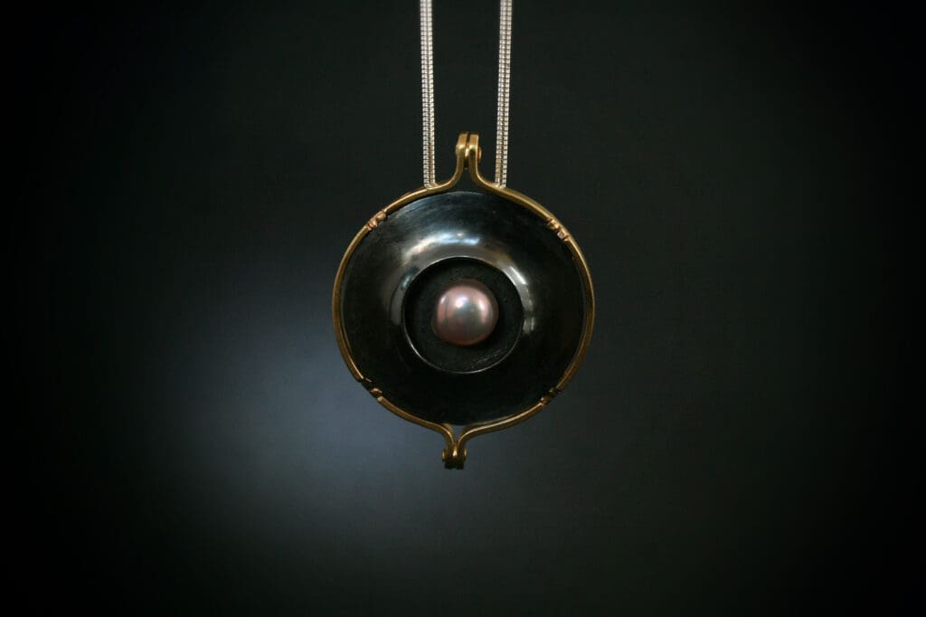 Button pearl in silver and 18ct gold pendant